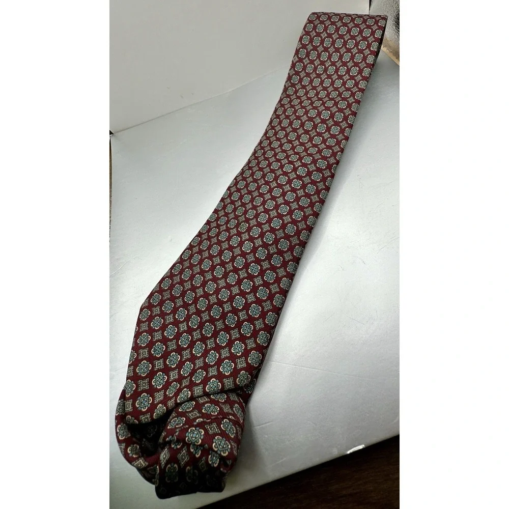 John Henry‎ Classic Silk Burgundy Necktie with Blue Dots Circles